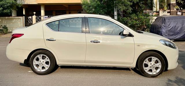 https://images10.gaadi.com/usedcar_image/4510452/original/a1d58d20b2b456e0d157bf66e1d282ca.jpg?imwidth=6401