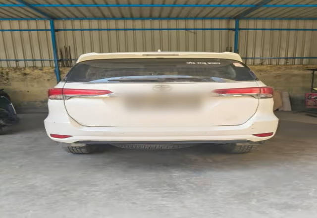 https://images10.gaadi.com/usedcar_image/4510457/original/a63eab3c-fa1b-44c2-bee3-895cb7001d1e.?imwidth=6401