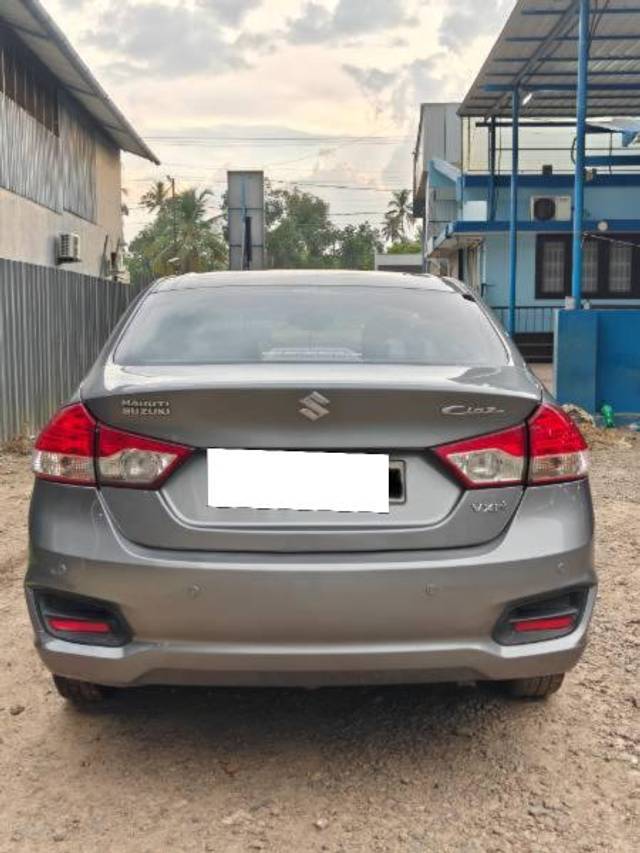 https://images10.gaadi.com/usedcar_image/4510484/original/processed_2093f106-dc3c-476e-bea8-65e7a40f4cf1.jpg?imwidth=6402