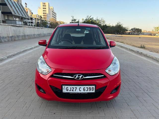 https://images10.gaadi.com/usedcar_image/4510518/original/33173bfe84aea9045e90694983de10ba.jpg?imwidth=6401