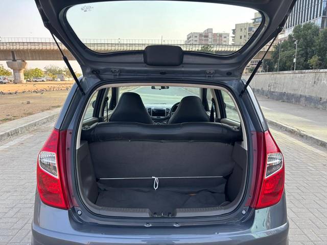 https://images10.gaadi.com/usedcar_image/4510530/original/f8f9b6eca707070b6d6ed8cbce394880.jpg?imwidth=6402