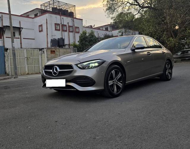 https://images10.gaadi.com/usedcar_image/4510541/original/processed_f0d4a1a91a6362b8a35e05ab19850ba5.jpg?imwidth=6402