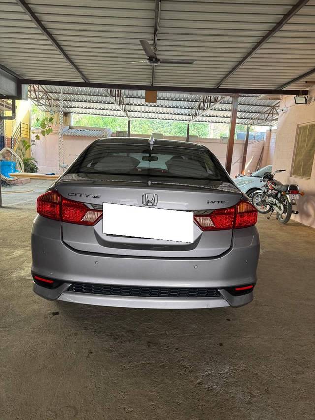 https://images10.gaadi.com/usedcar_image/4510553/original/processed_cf8b5a8c133cf933845e588d6ee5cc51.jpg?imwidth=6402