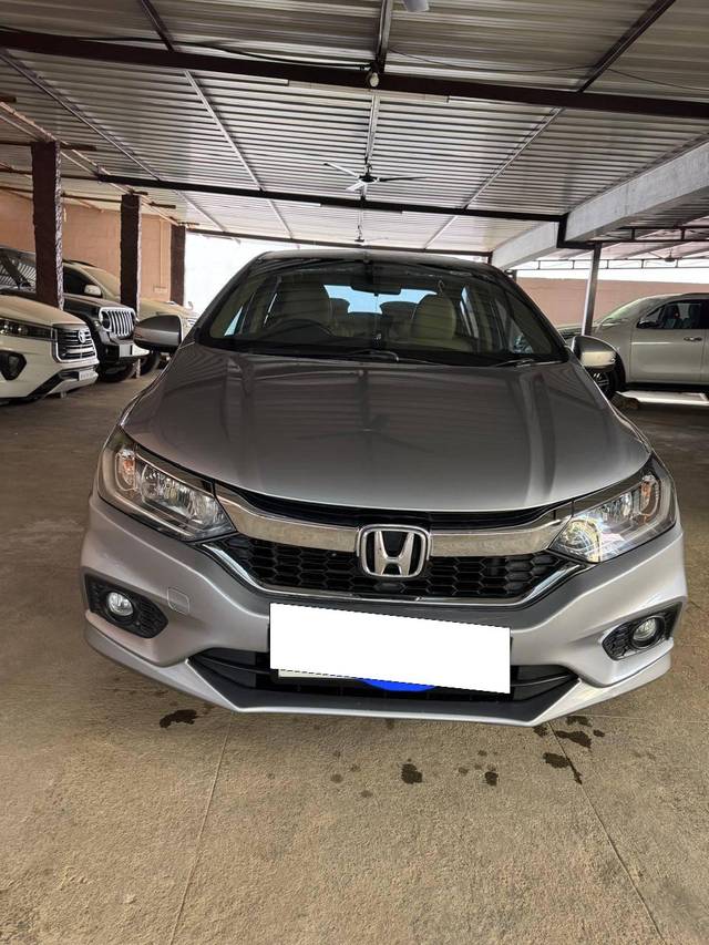 https://images10.gaadi.com/usedcar_image/4510553/original/processed_dbe4dd1edb4a8714087a53346a97fd94.jpg?imwidth=6400