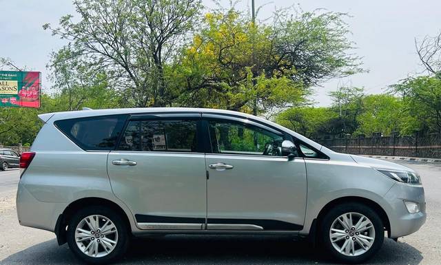 https://images10.gaadi.com/usedcar_image/4510560/original/processed_133ccc9275b87a3dc941e0a1f5021360.jpg?imwidth=6401
