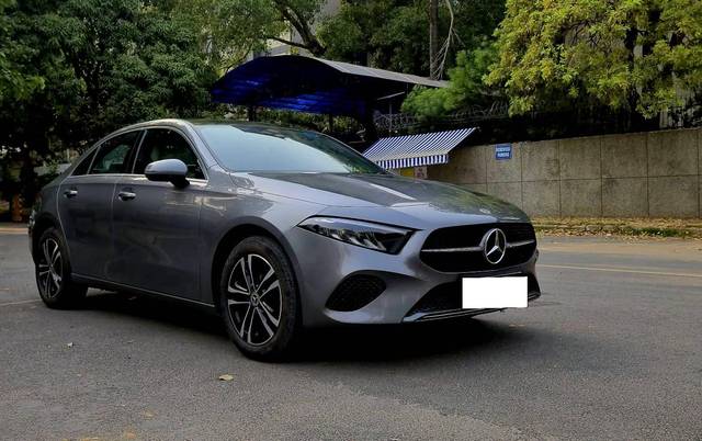 https://images10.gaadi.com/usedcar_image/4510570/original/processed_3debcead3d02e6be52d8841ee81a920b.jpg?imwidth=6400