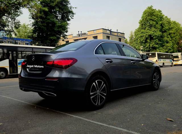 https://images10.gaadi.com/usedcar_image/4510570/original/processed_95a786307cd8ba873c3b52038041e117.jpg?imwidth=6401