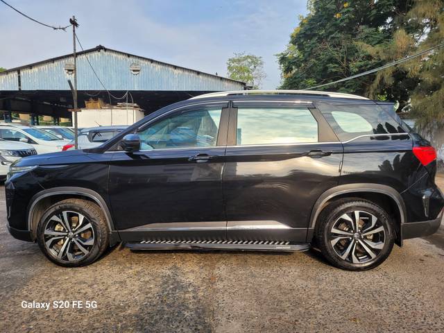 https://images10.gaadi.com/usedcar_image/4510571/original/processed_be77de03942fab23e80e88fa47876136.jpg?imwidth=6402