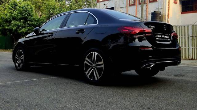 https://images10.gaadi.com/usedcar_image/4510573/original/processed_bc46f52091b71cb779fc5588509892bd.jpg?imwidth=6401