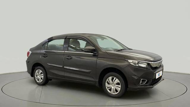 https://images10.gaadi.com/usedcar_image/4510587/original/8c2f063227822ec3a19b514e638fb7e8.jpg?imwidth=6400