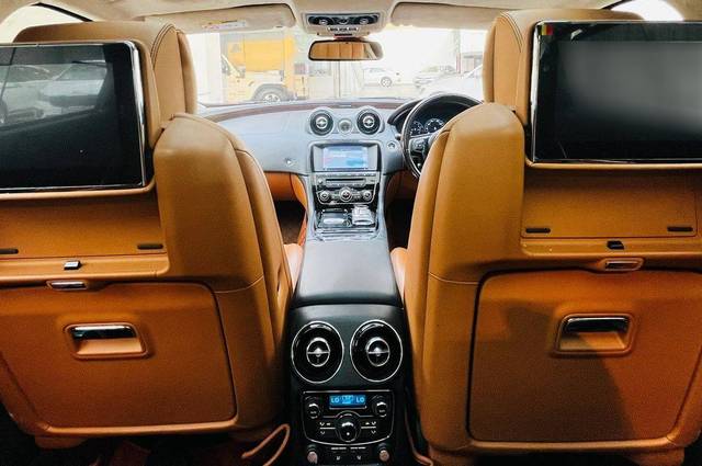 https://images10.gaadi.com/usedcar_image/4510594/original/processed_cef54183c8eba4b944b56967880c5e2f.jpeg?imwidth=6400
