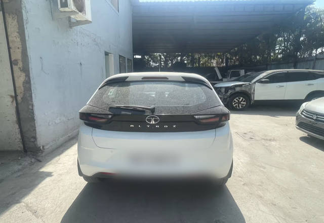 https://images10.gaadi.com/usedcar_image/4510601/original/480aee92-36a2-4bd3-8dfe-0fb6c9bcb7dd.?imwidth=6401