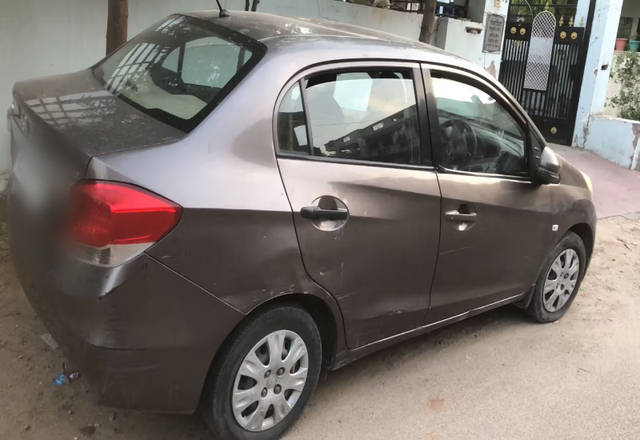 https://images10.gaadi.com/usedcar_image/4510619/original/e9ce6e02-e6f6-43c5-bb54-d48244aee695.?imwidth=6401
