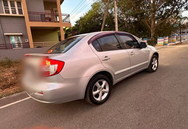 https://images10.gaadi.com/usedcar_image/4510641/original/222da1c1-ebcc-4d75-8281-40ded34ba225.?imwidth=6402