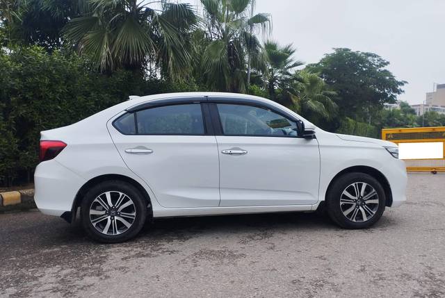 https://images10.gaadi.com/usedcar_image/4510643/original/processed_6a35617031efdf2f85597cb1c401bd0b.jpg?imwidth=6401