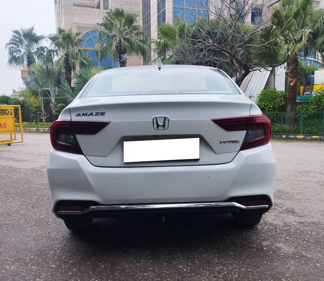 https://images10.gaadi.com/usedcar_image/4510643/original/processed_74412601a3075fa7c4d761fabea730a5.jpg?imwidth=6402