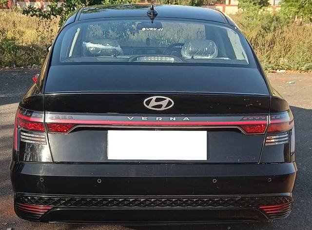 https://images10.gaadi.com/usedcar_image/4510648/original/processed_0cc3dd5d29be1ffc6e6f81410f2e0157.jpg?imwidth=6402