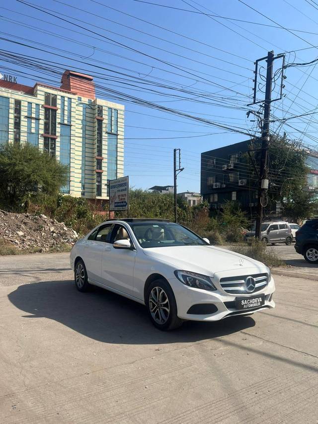 https://images10.gaadi.com/usedcar_image/4510650/original/processed_13ed91fe7afbdfcf35a92a2280abfda6.jpg?imwidth=6400