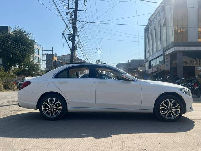 https://images10.gaadi.com/usedcar_image/4510650/original/processed_2293f0dd8008541b1fce72d002e6c03f.jpg?imwidth=6401