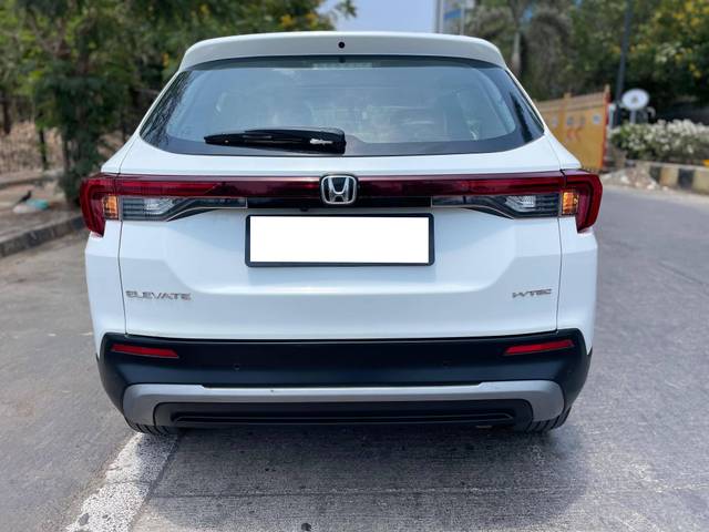 https://images10.gaadi.com/usedcar_image/4510677/original/processed_ed7dabbffaa7f76c7e1c52127888d361.jpg?imwidth=6402