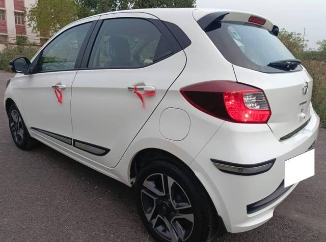https://images10.gaadi.com/usedcar_image/4510683/original/processed_4d9dacbd6d28f5196d5fe4c727c6f8d8.jpg?imwidth=6400