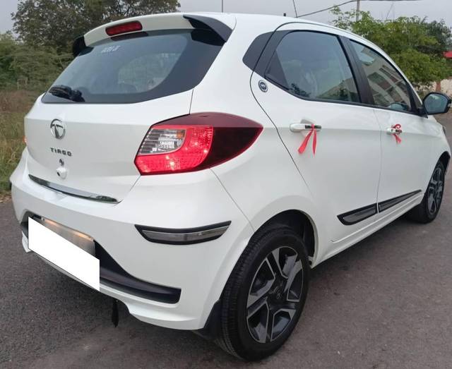 https://images10.gaadi.com/usedcar_image/4510683/original/processed_b2ddd562773490d5ce2b5b42089fa373.jpg?imwidth=6402