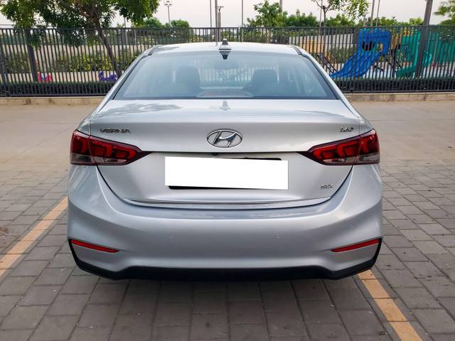 https://images10.gaadi.com/usedcar_image/4510711/original/processed_99385cfa-1fcd-422f-8e78-02bbecec60ef.jpg?imwidth=6402