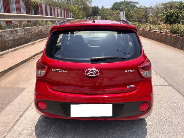 https://images10.gaadi.com/usedcar_image/4510733/original/processed_8815099d1234e71949b3ff3182e45795.jpg?imwidth=6402