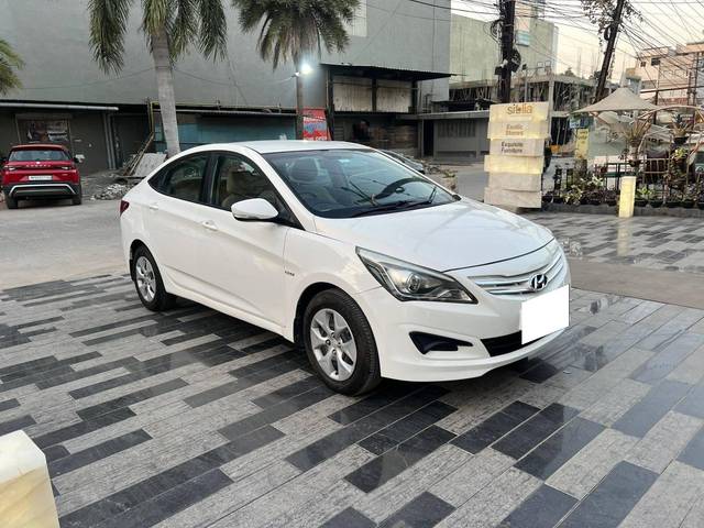 https://images10.gaadi.com/usedcar_image/4510734/original/processed_341ee06af7cf9a9be453b95031e51717.jpg?imwidth=6400