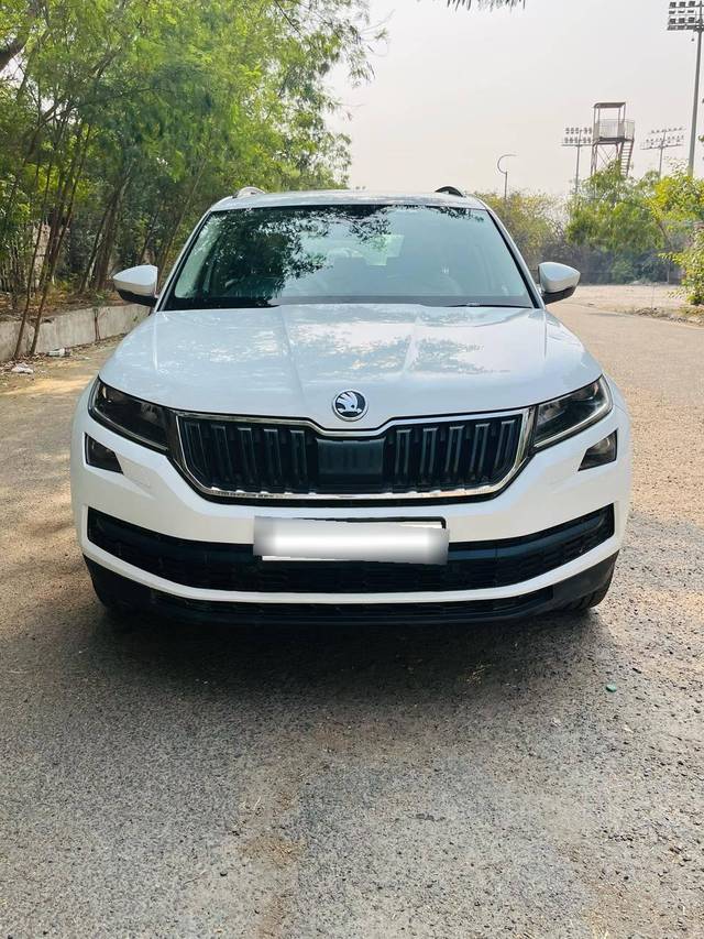 https://images10.gaadi.com/usedcar_image/4510763/original/processed_3ec5aa99893a951d186561abc0da9cd1.jpg?imwidth=6402