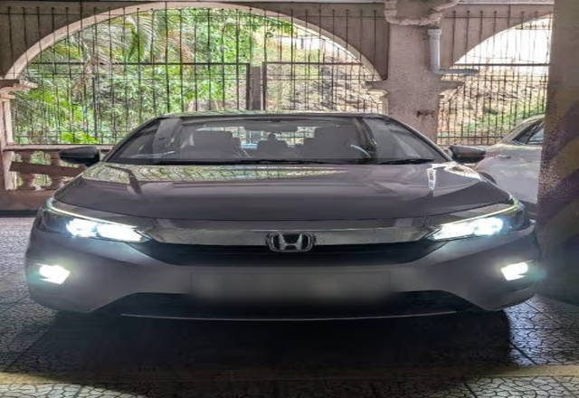 https://images10.gaadi.com/usedcar_image/4510780/original/a9161b0f-d77d-4a24-ba4e-f517ce53501a.?imwidth=6400