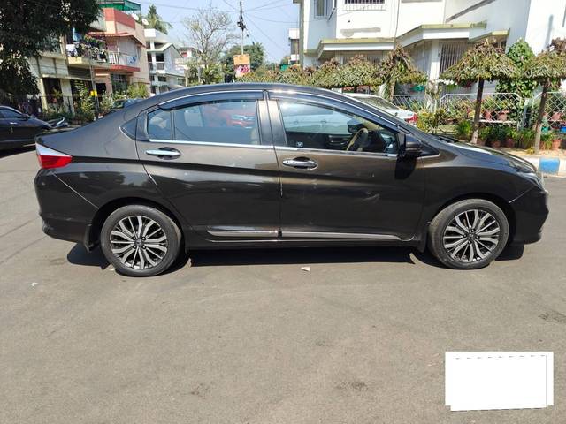 https://images10.gaadi.com/usedcar_image/4510798/original/processed_c11b3afd40d4bc79e982d89a60f0dbf0.jpg?imwidth=6400