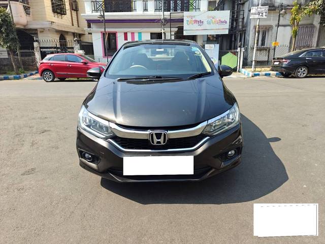 https://images10.gaadi.com/usedcar_image/4510798/original/processed_db96abdb97c3cf9b112510a3c23f35c6.jpg?imwidth=6402