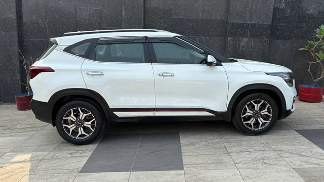 https://images10.gaadi.com/usedcar_image/4510800/original/5521cd2d7a87da0d6704b8c96b04483f.jpg?imwidth=6401