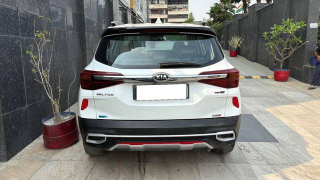 https://images10.gaadi.com/usedcar_image/4510800/original/processed_b5aff9985da34ac97971a69474db7c98.jpg?imwidth=6402