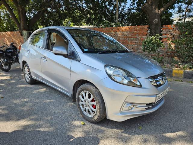 https://images10.gaadi.com/usedcar_image/4510852/original/f175a6e817bb58c71e2962019896a5cd.jpeg?imwidth=6400