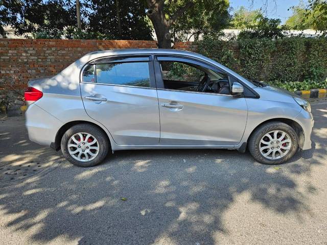 https://images10.gaadi.com/usedcar_image/4510852/original/processed_a05d324fab8eb7ff0d439b849acd3ffa.jpeg?imwidth=6401