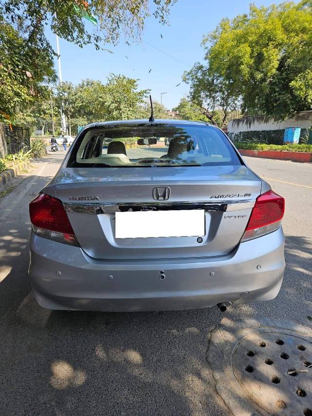 https://images10.gaadi.com/usedcar_image/4510852/original/processed_eb17230356772ae87a009eb7c3d67678.jpeg?imwidth=6402