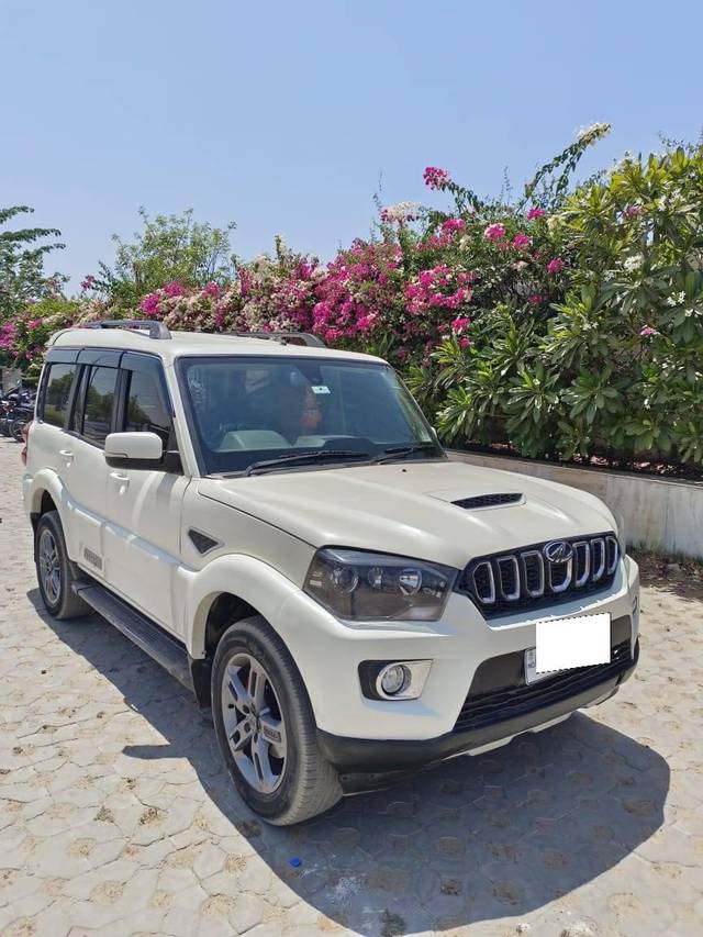 https://images10.gaadi.com/usedcar_image/4510854/original/processed_9f3d673cc4780a36b567c338fa5e0a44.jpg?imwidth=6400