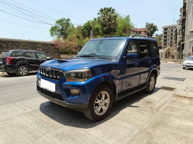 https://images10.gaadi.com/usedcar_image/4510855/original/processed_4b9de3b011dff6092dd852bd6fd9fb94.jpg?imwidth=6400