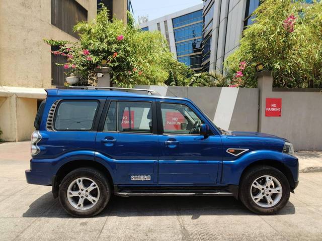 https://images10.gaadi.com/usedcar_image/4510855/original/processed_94d426dd1cbddfb35ceedbac4b2983fa.jpg?imwidth=6401