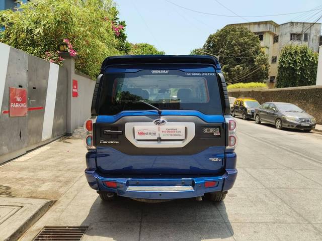 https://images10.gaadi.com/usedcar_image/4510855/original/processed_ea77e60f11bbd7ba65d6e1d68a92ceec.jpg?imwidth=6402