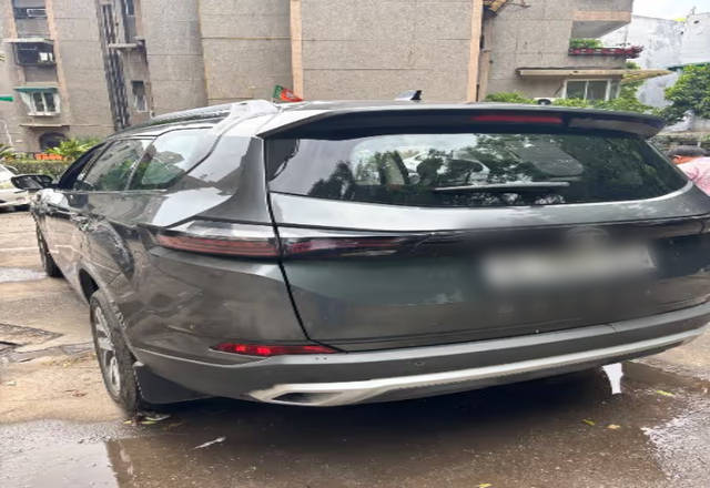 https://images10.gaadi.com/usedcar_image/4510919/original/5cb0e446-fc9b-4a83-be97-b27eb99b88d2.?imwidth=6402