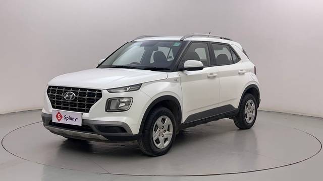 https://images10.gaadi.com/usedcar_image/4510941/original/6b414320d2768f0fb9697904ed8bd68d.JPG?imwidth=6400