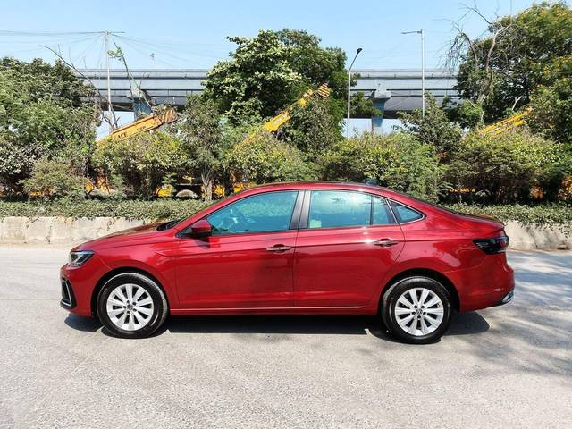 https://images10.gaadi.com/usedcar_image/4510973/original/processed_dff0a7eb800e73446eeb5022987ea55e.jpg?imwidth=6402