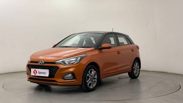 https://images10.gaadi.com/usedcar_image/4510982/original/e7b2d3ad1d96d787746e6b33072dcd67.JPG?imwidth=6400