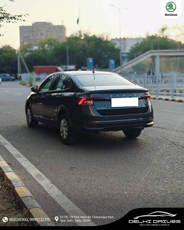 https://images10.gaadi.com/usedcar_image/4510989/original/processed_1b57453024e3ca9941e761d0ad59ad30.jpeg?imwidth=6402
