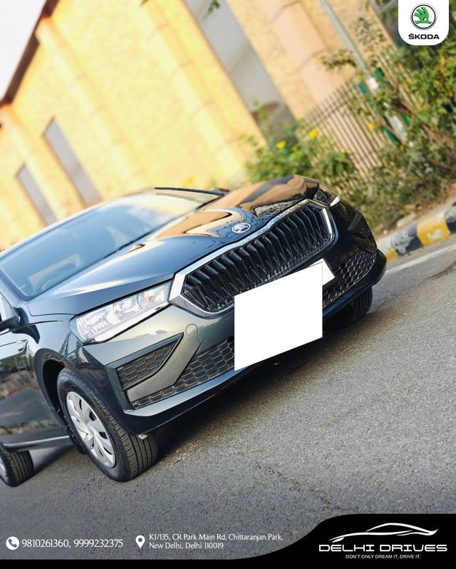 https://images10.gaadi.com/usedcar_image/4510989/original/processed_4255dd694d83e48d451dcd2dde0f84c9.jpeg?imwidth=6400