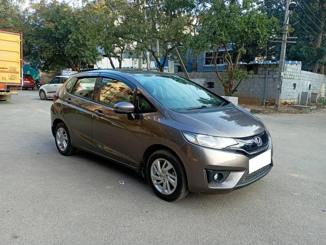 https://images10.gaadi.com/usedcar_image/4511030/original/processed_ffa57c1aee98aaeb85111b35298f07fe.jpg?imwidth=6400