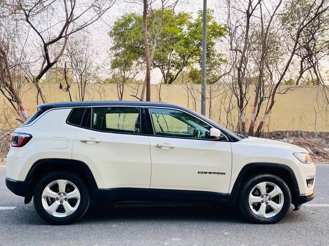 https://images10.gaadi.com/usedcar_image/4511036/original/processed_12e2a2e8ee1497a85dd43e76d4979584.jpeg?imwidth=6401